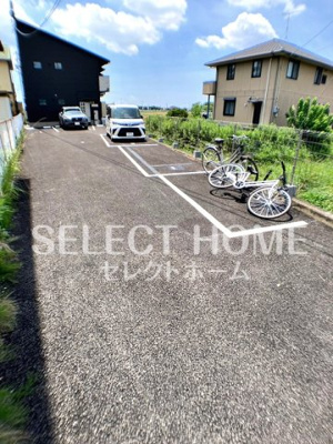【駐車場】 | ラフィネ岡崎 | 車をお持ちの方に嬉しい駐車場付きの物件です