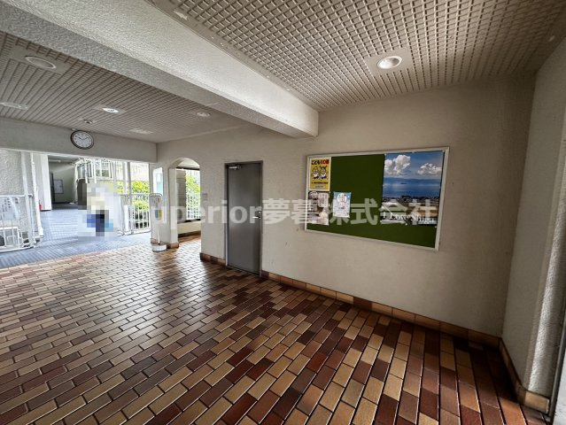 【中古マンション】ネオコーポ大津湖城が丘B棟のエントランス