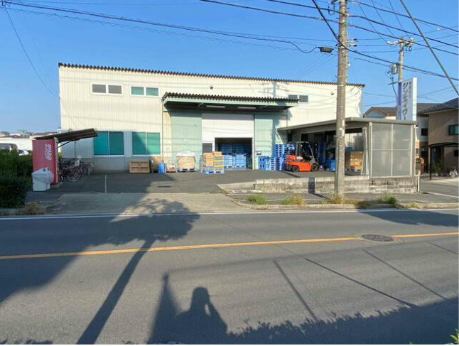 新栄町貸倉庫の外観