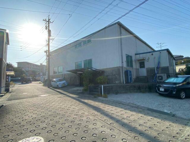 新栄町貸倉庫の外観