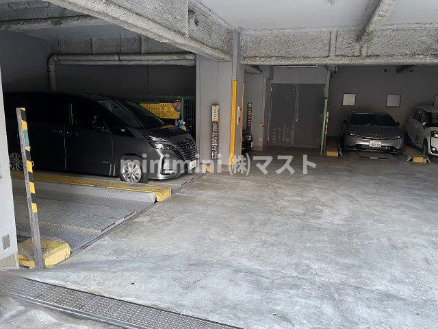 ドウェル倉本Ⅱの駐車場