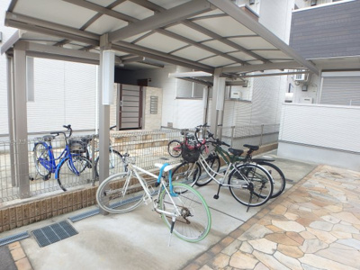【その他共用部分】 | フジパレス西宮ノース | 屋根付き駐輪スペースです