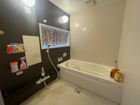 西本町ガレージ付き中古戸建の浴室