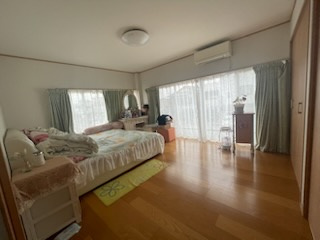 西本町ガレージ付き中古戸建の寝室