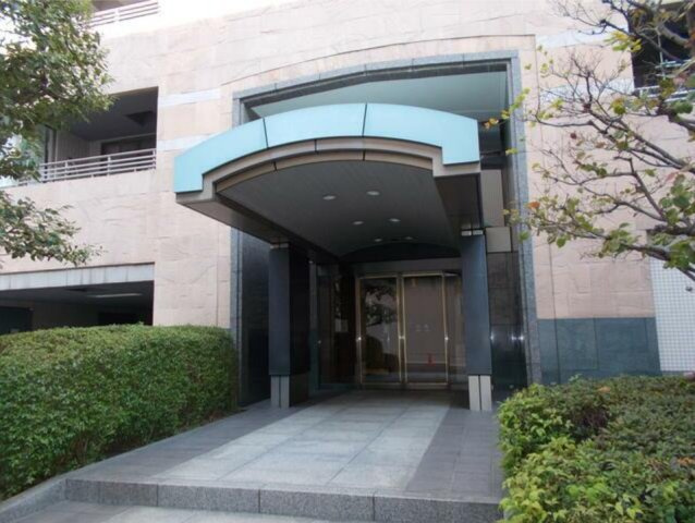 メゾンドール南船場のエントランス