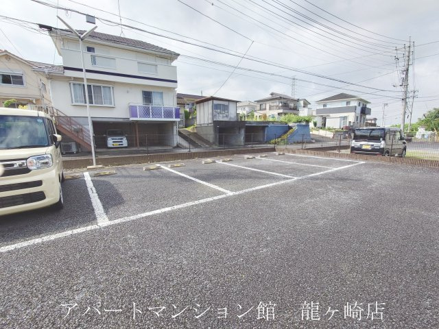 レオネクストピアの駐車場