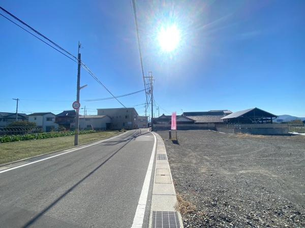 岩出市水栖分譲地（12号地の内容を掲載）の前面道路含む現地写真|和歌山線「岩出駅」まで自転車約7分！