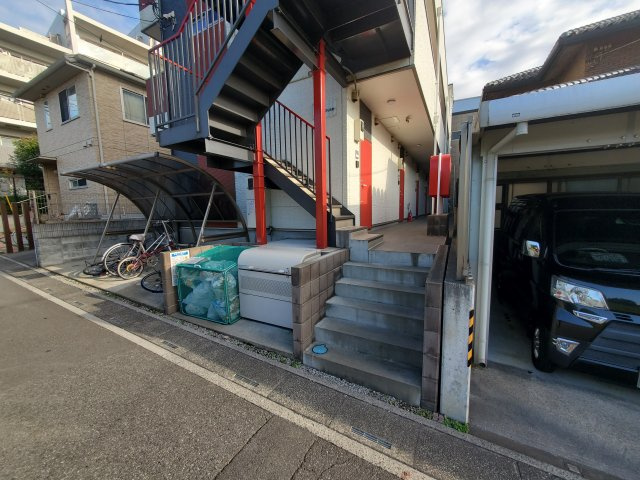 アールズハウスのエントランス|建物の内部です