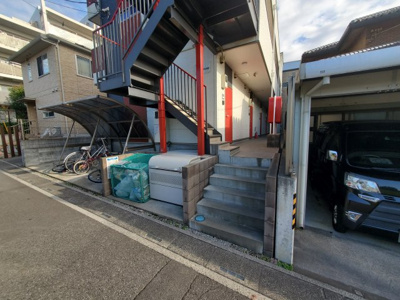 【エントランス】 | アールズハウス | 建物の内部です