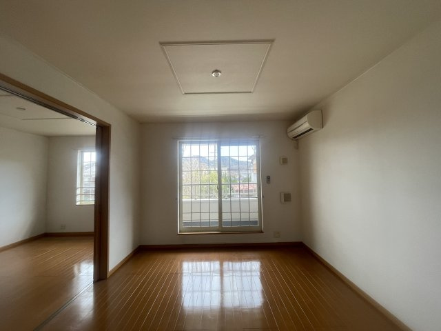 ヒルサイド緑ヶ丘Ｃの居間・リビング