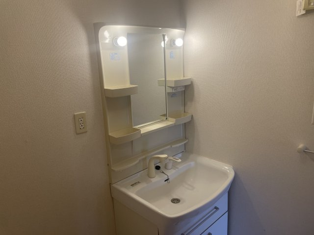 ヒルサイド緑ヶ丘Ｃの洗面所