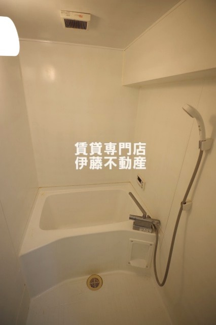 ヴイラージュ歌里の浴室
