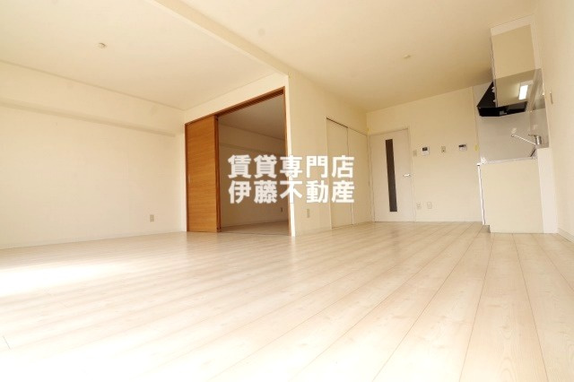 ヴイラージュ歌里の内装|リビング