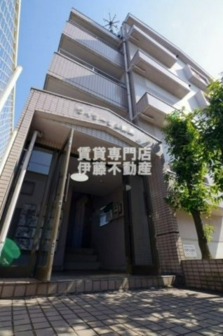 ヴイラージュ歌里の外観