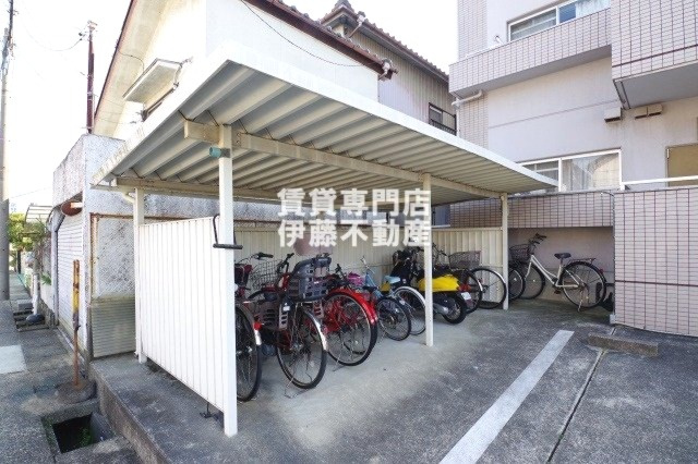 ヴイラージュ歌里の設備|駐輪場