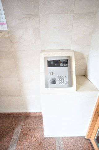 プテイソールのエントランス|オートロック完備で駅近でも安心ですね