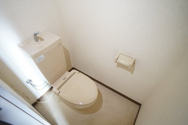 プテイソールのトイレ|もちろんバス・トイレ別ですよ