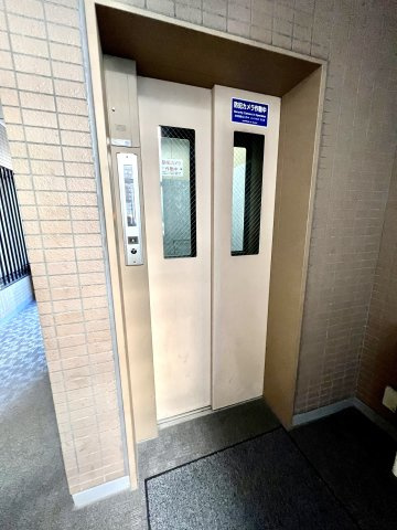 ランドール根岸のその他共用部分|エレベーターは1基