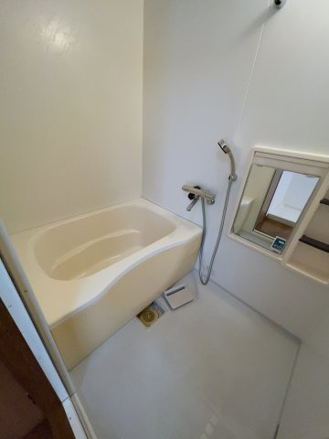 シャトル　ピーチの浴室|別部屋同一間取りのお写真となります。