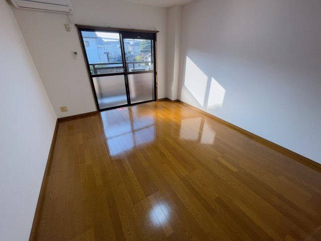 シャトル　ピーチの洋室|別部屋同一間取りのお写真となります。