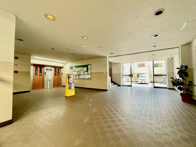 シャルマンコーポ博多のエントランス