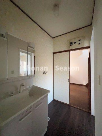 【独立洗面台】 | 2way洗面室で動線短く、毎日の家事効率もUPしますよ♪
