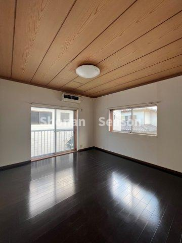 【洋室】 | 空間を有効利用でき、プライベートタイムが充実する！全室６帖以上◎　
全室２面採光なので湘南の心地良い風が吹抜けますよ♪