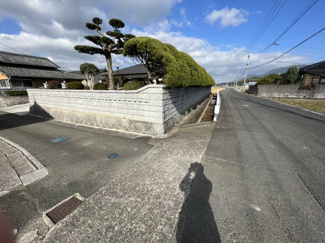 【前面道路含む現地写真】 | 車通りがそこまで多くありませんので、静かな住環境ですよ。