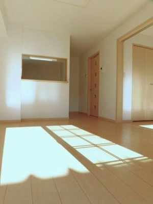 【居間・リビング】 | グレースガーデンⅡ | おしゃれな居間です