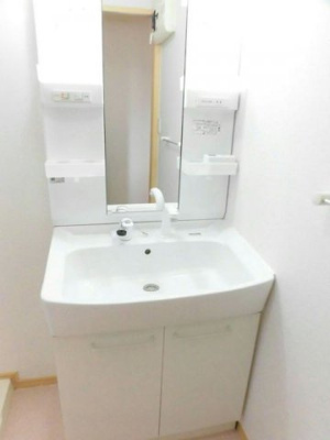 【洗面所】 | グレースガーデンⅡ | 明るい洗面所です