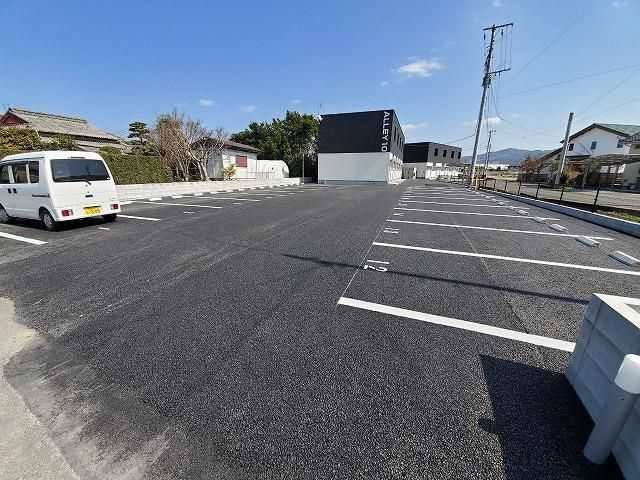 ALLEY10(アレイ　テン）の駐車場