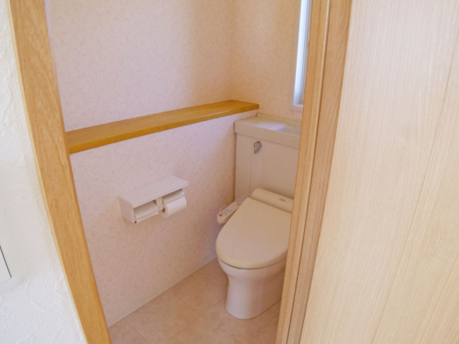 【トイレ】 | 御殿場市川島田 中古住宅 EH04901 | 御殿場市川島田　2Fトイレ