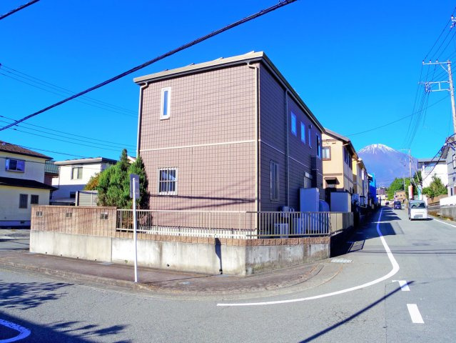 【前面道路含む現地写真】 | 御殿場市川島田 中古住宅 EH04901 | 御殿場市川島田　前面道路