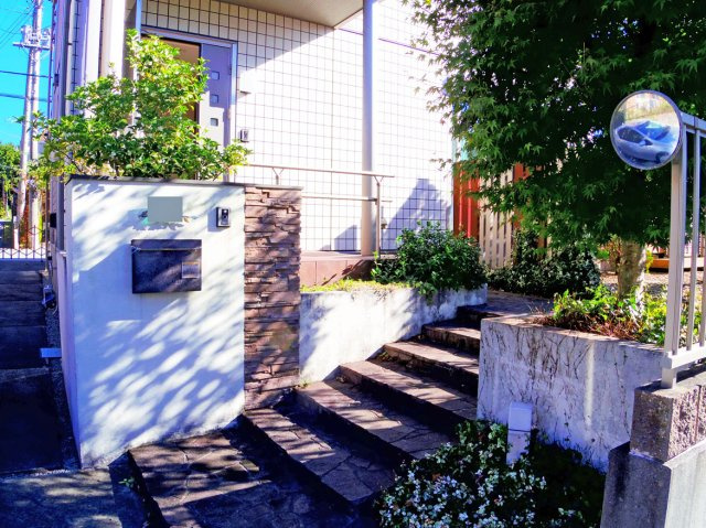 【玄関】 | 御殿場市川島田 中古住宅 EH04901 | 御殿場市川島田　玄関先