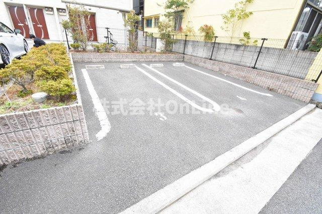 クレイノプレジオＢの駐車場