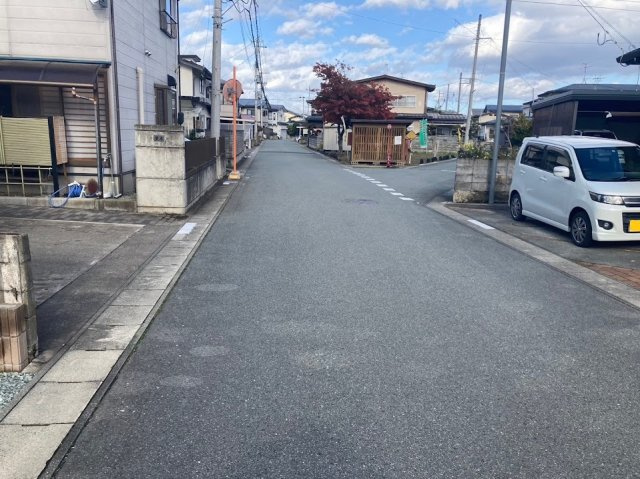 天童市中里中古住宅の前面道路含む現地写真|前面道路
