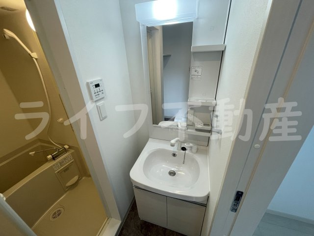 グリッター長田の独立洗面台|使いやすい独立洗面台です