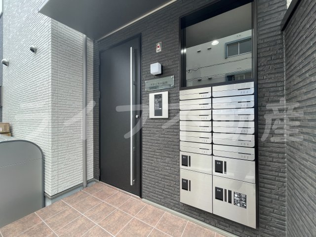 グリッター長田のエントランス|建物の内部です