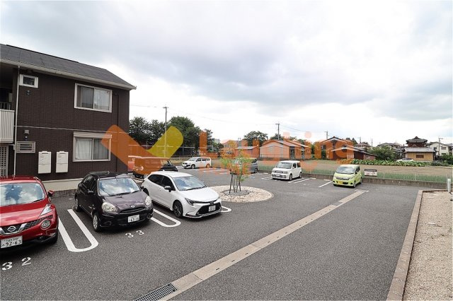 グラン エトワールA棟の駐車場