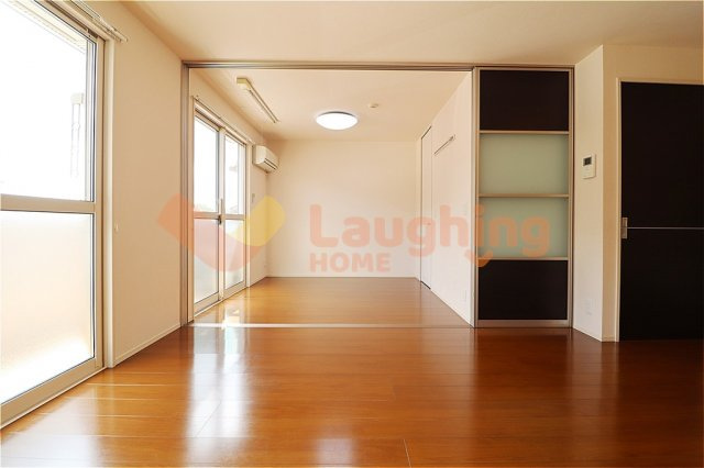 グラン エトワールA棟の居間・リビング