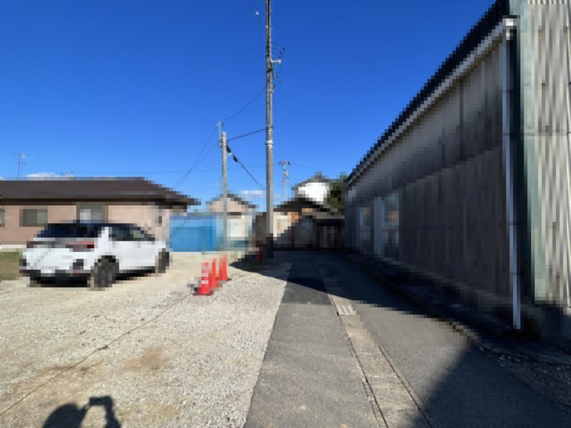 碧南市西山町Ⅴ新築戸建　1号棟の前面道路含む現地写真|碧南市西山町Ⅴ新築戸建前面道路写真です。南東側公道約2.42ｍ