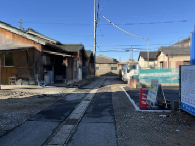 碧南市西山町Ⅴ新築戸建　1号棟の前面道路含む現地写真|碧南市西山町Ⅴ新築戸建前面道路写真です。南東側公道約2.42ｍ