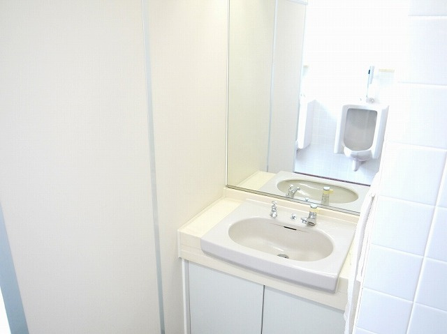 奈良上三条ビルの洗面所