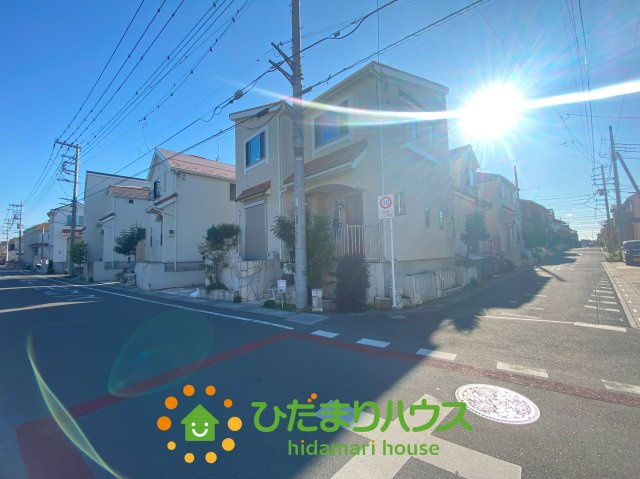 西区指扇　中古一戸建ての前面道路含む現地写真