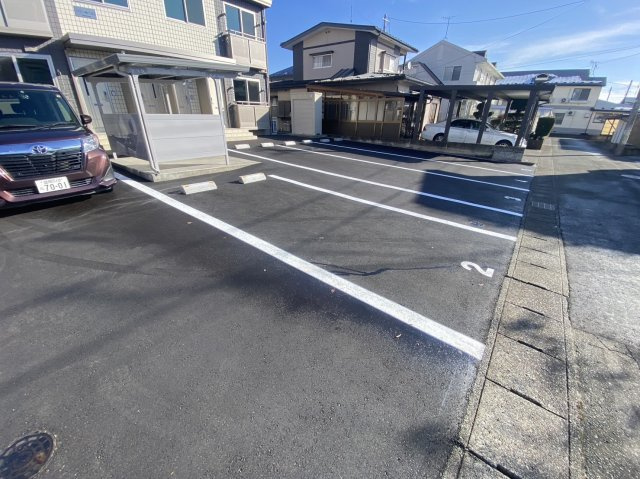 アドラブールＭＩＴＡＫＥの駐車場