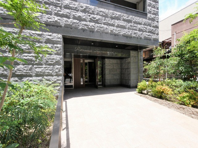 エス・キュート京町堀のエントランス