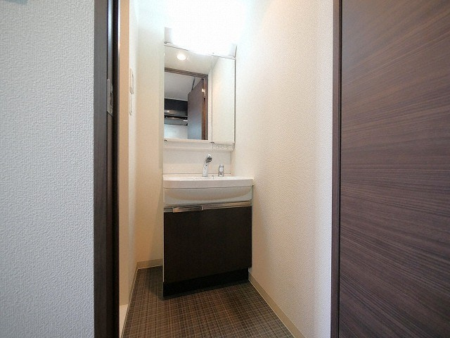 エス・キュート京町堀の独立洗面台