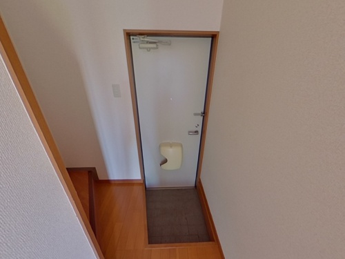 熊本市東区秋津２丁目のアパートの玄関