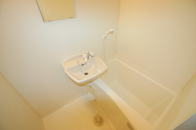 【浴室】 | エルフ豊中 | ※同タイプの写真となり、実際のお部屋とは異なる場合があります