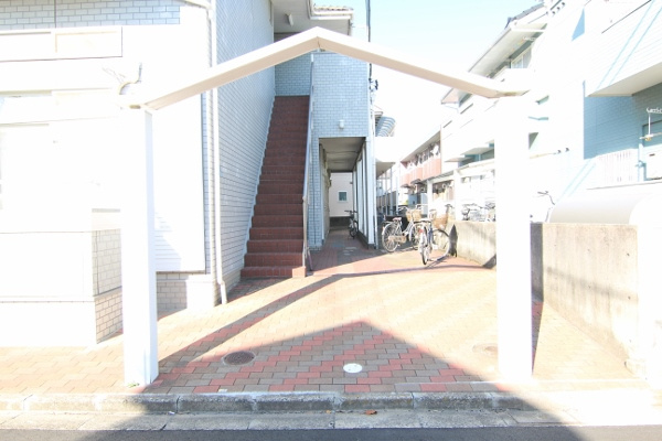 テラス今川Aのエントランス